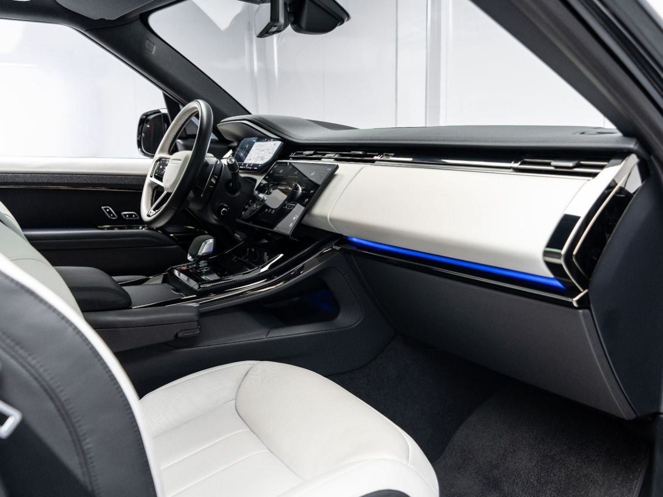 Land Rover Range Rover Sport DYNAMIC HSE P400 BUY NOW, PAY 2027 | THE BLACKLINE STANDARD | Jan 2029 Al Tayer Warranty