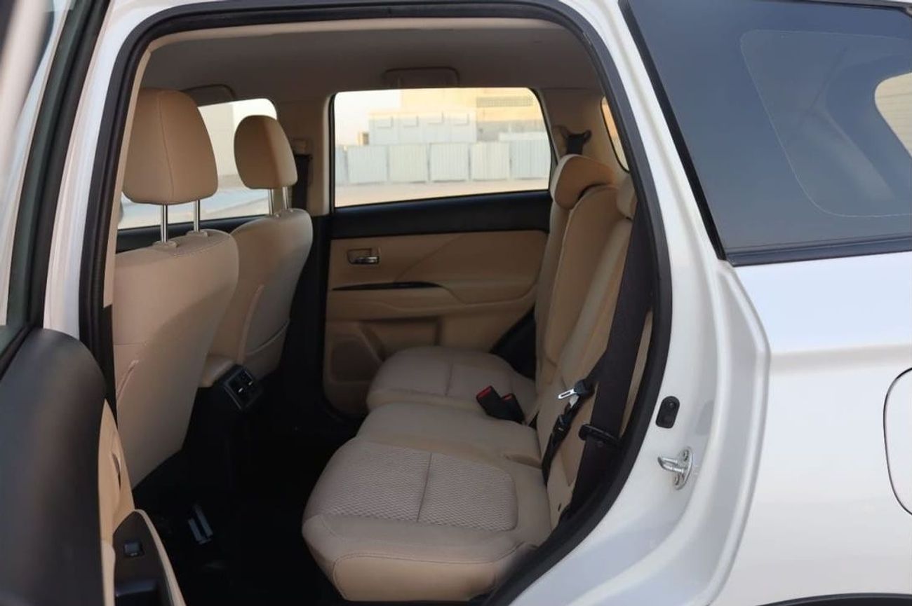 Mitsubishi Outlander GLX Basic 2.4L (5 Seater) Mitsubishi Outlander 2020 GCC edition, mileage 85,000 KM, with a 2.4L engi