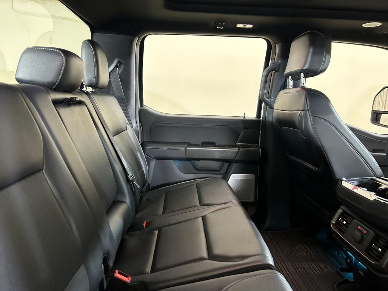 Ford F-150 LARIAT 1524EB / AL TAYER MOTORS AL QOUZ SHOWROOM