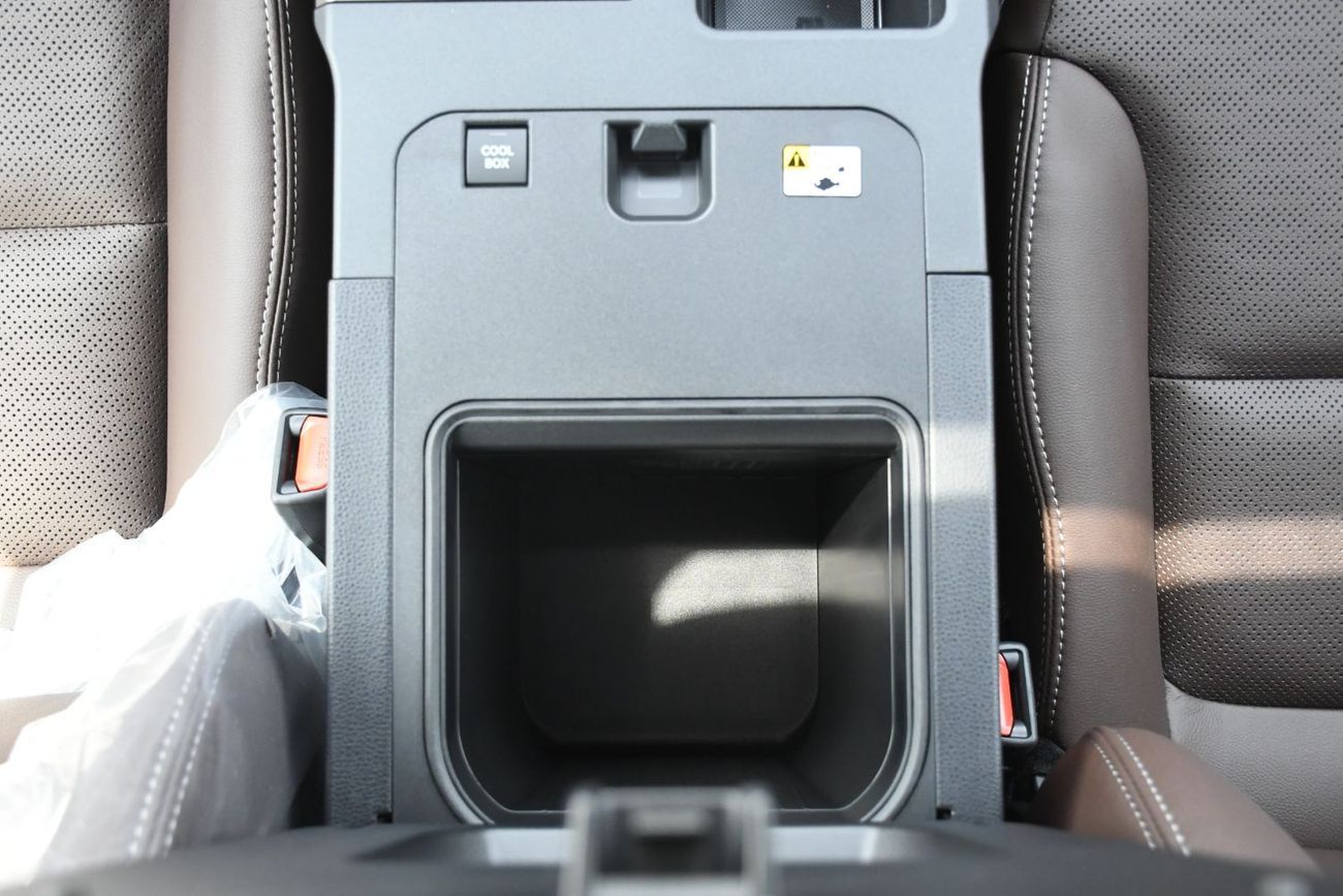 تويوتا برادو 2.4L Adventure  Petrol Full Option GCC (Ready Stock)