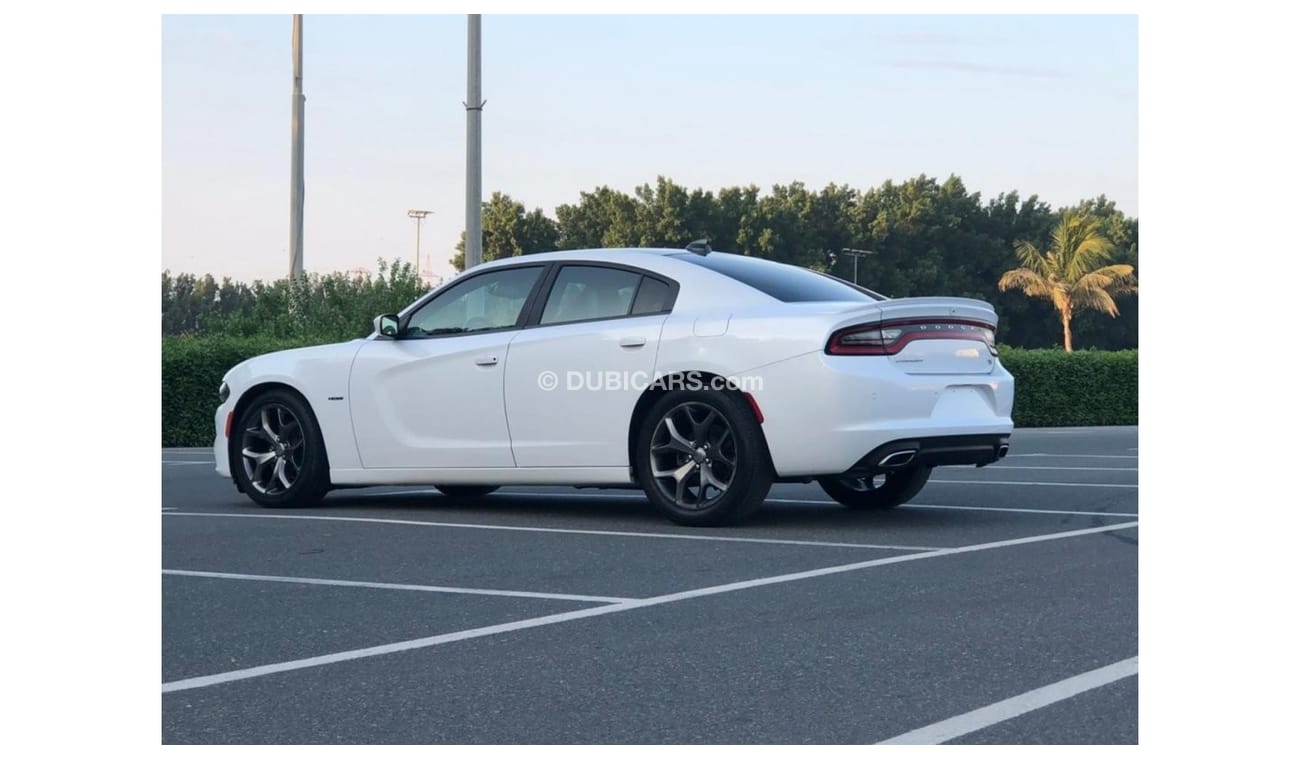 دودج تشارجر R/T رود تراك موديل 2016 السياره حاله ممتازه من الداخل والخارج كراسي جلد ومثبت سرعه وتحكم كهربي كامل 