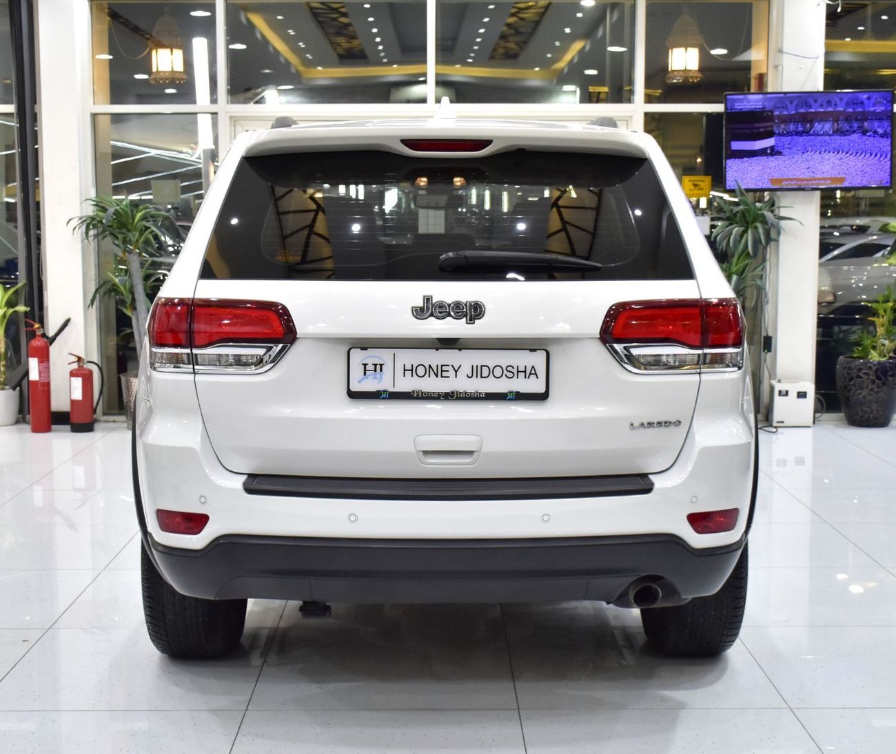 جيب جراند شيروكي EXCELLENT DEAL for our Jeep Grand Cherokee Laredo ( 2020 Model ) in White Color GCC Specs