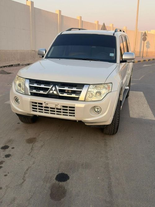 ميتسوبيشي باجيرو GLS 3.5L (186 HP) (7 Seater)