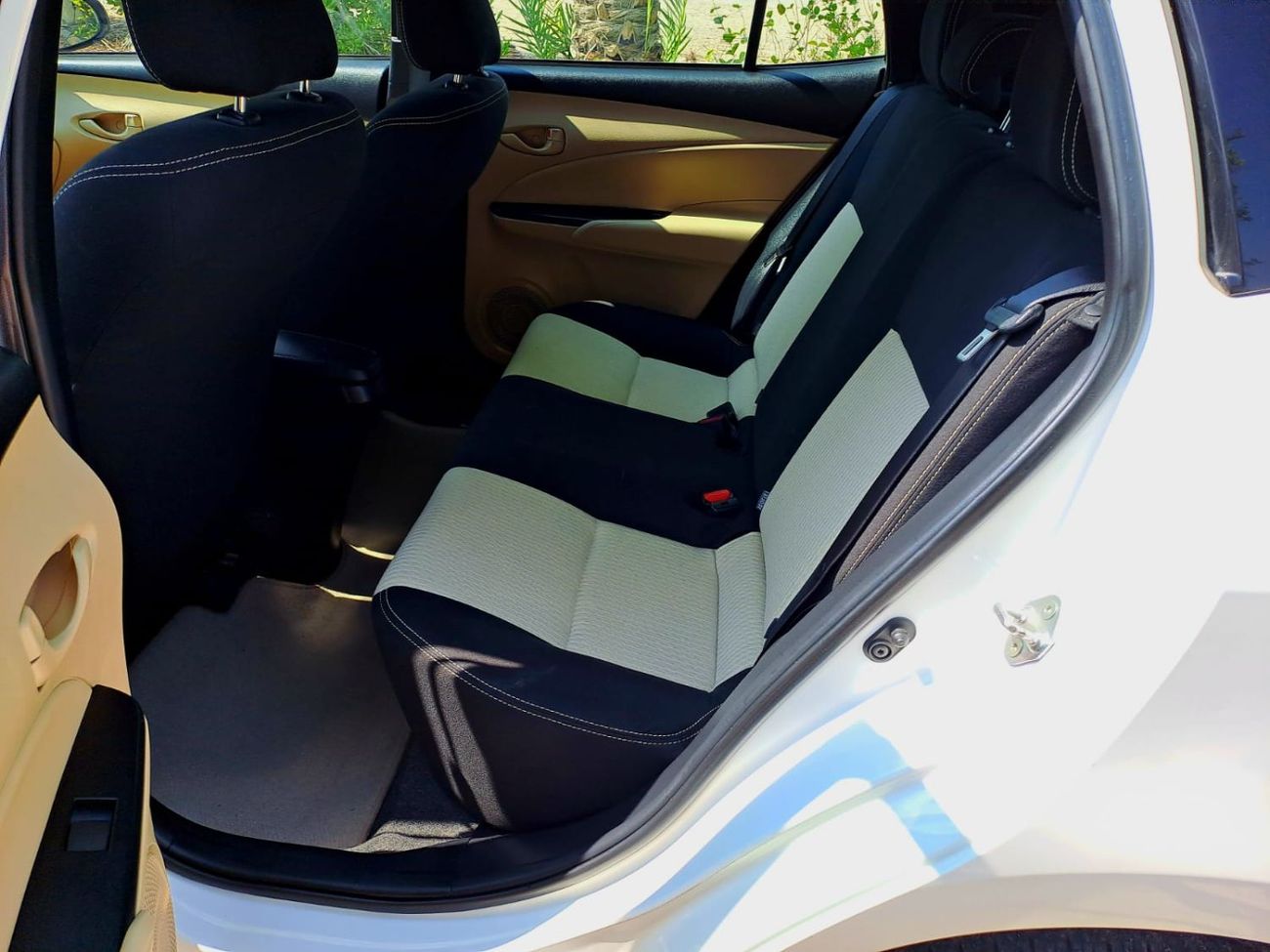 تويوتا يارس SE 1.5L Hatchback