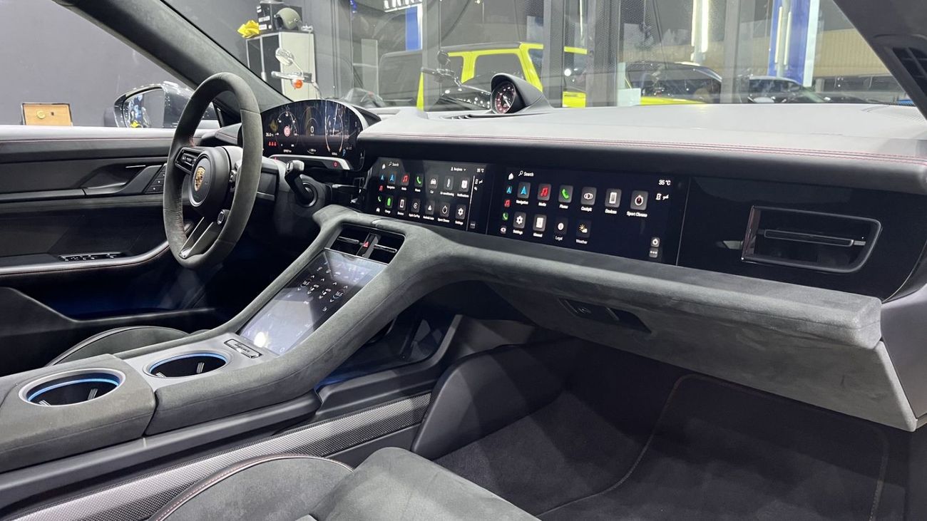بورش تايكان Porsche Taycan GTS 2022