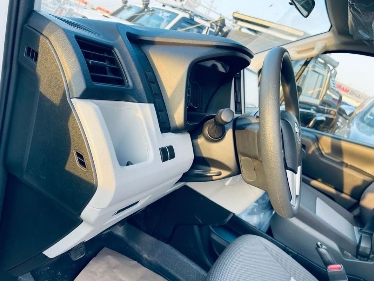 تويوتا هاياس 3.5L V6 High Roof Mid Option DX Manual 2026 model