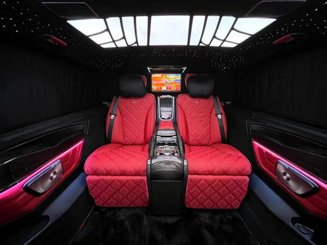 مرسيدس بنز V 300 NEW ARRIVAL 2026 MODEL VIP MERCEDES GCC V300 with ADDITIONAL REAR AC - 2 Years Warranty by VLINE