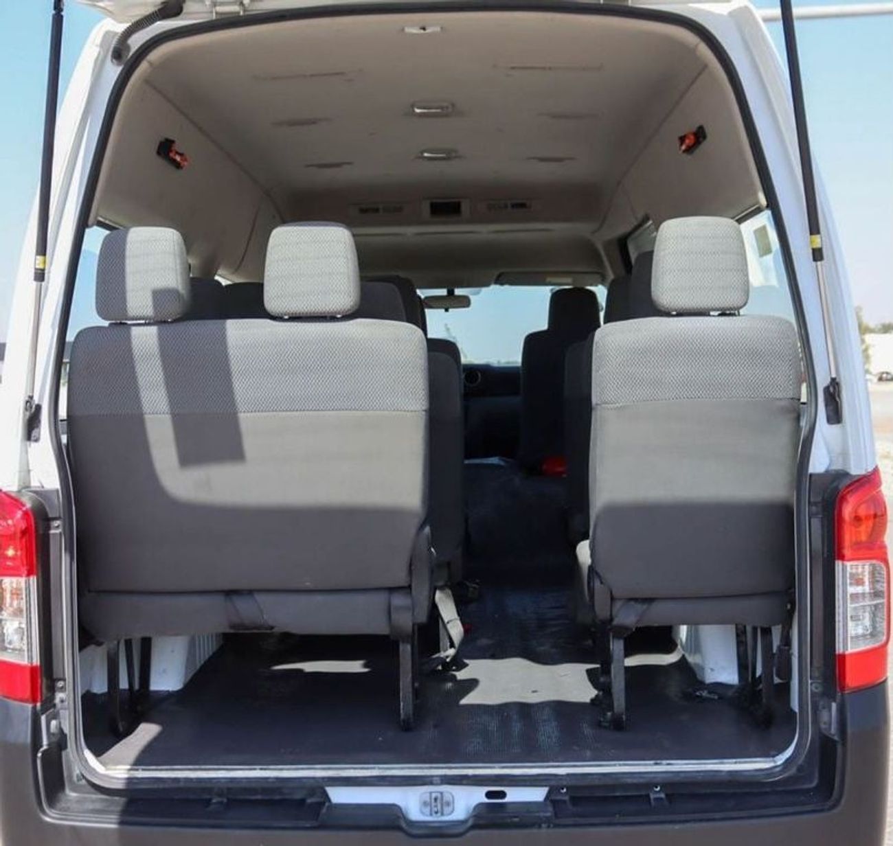 Nissan Urvan Std 2.5L (14 Seater) Nissan Urvan | 2.5 L | 2020 | GCC | Accident-Free | In Excellent Condition | 12