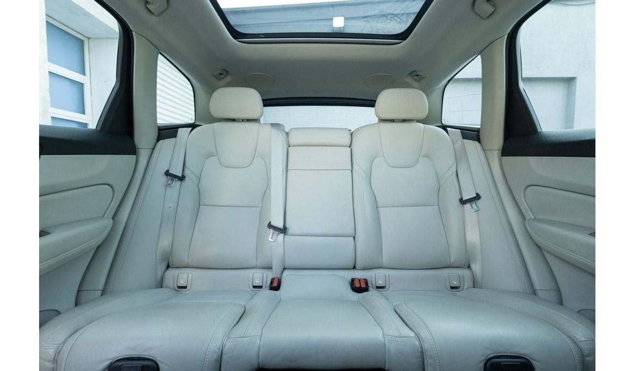 فولفو XC 60 T5 Momentum 2.0L AWD Volvo XC60 T5 2021 GCC under Agency Warranty and Service Contract with Flexible