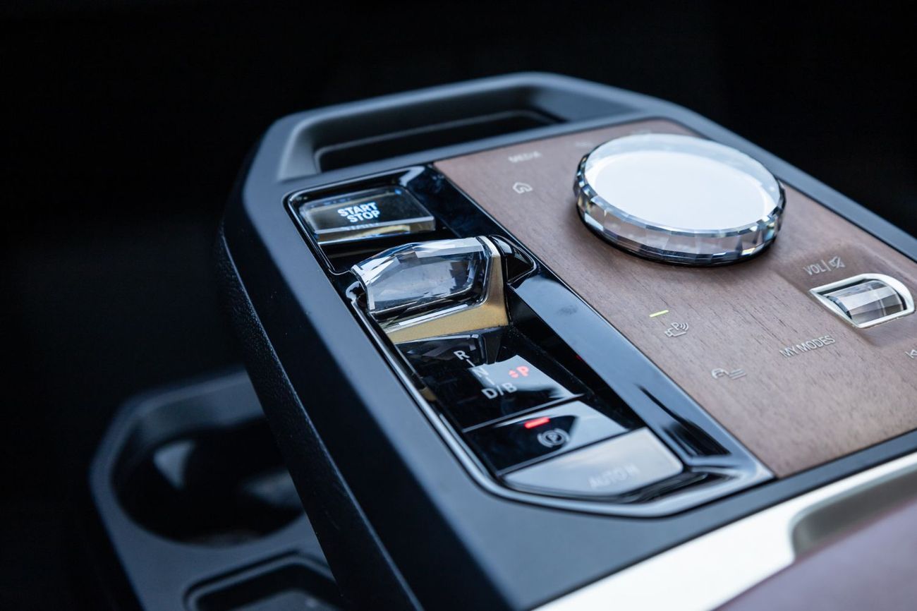 بي أم دبليو iX xDrive40