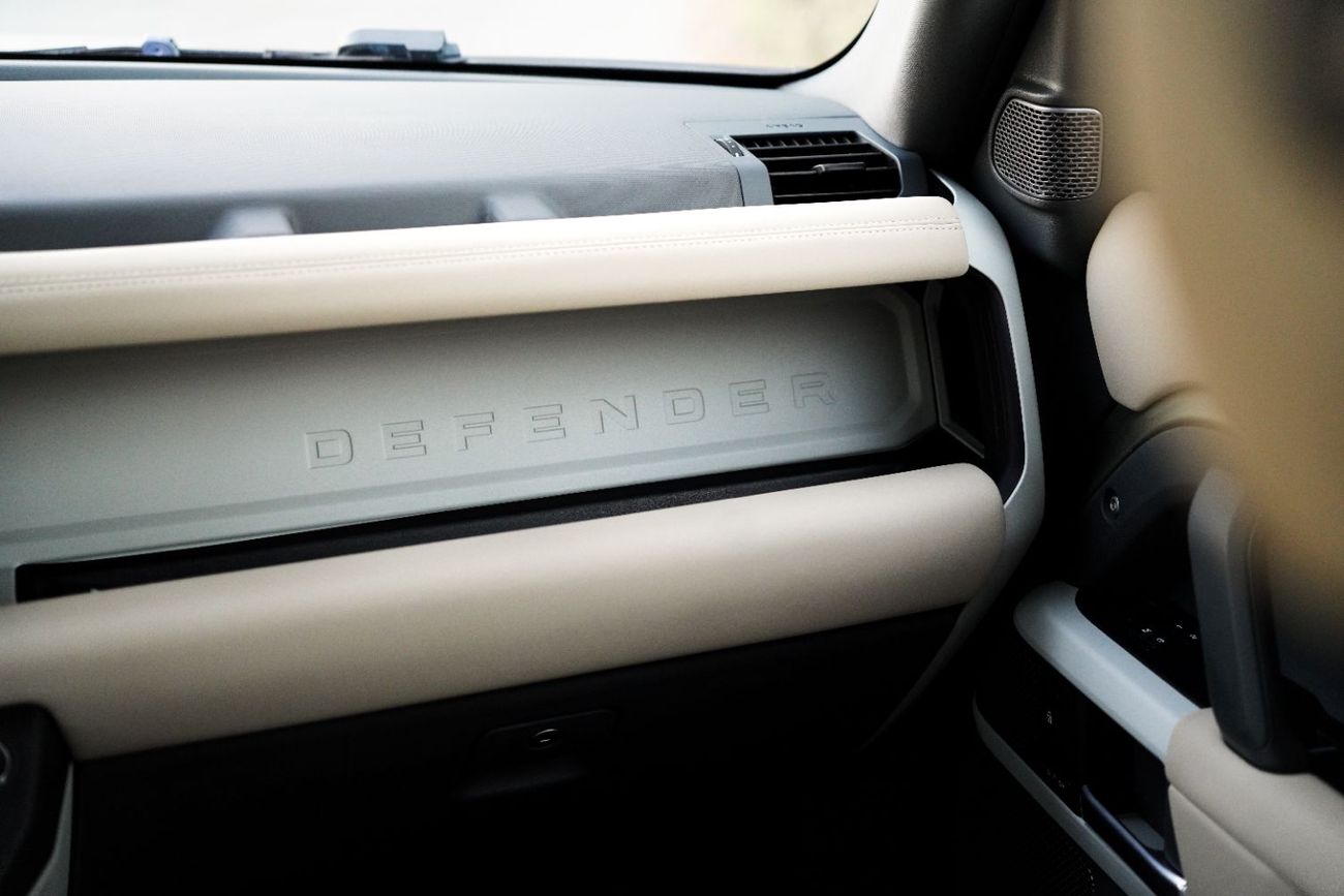 Land Rover Defender P400 110 X-Dynamic SE 3.0L (5 Seater)