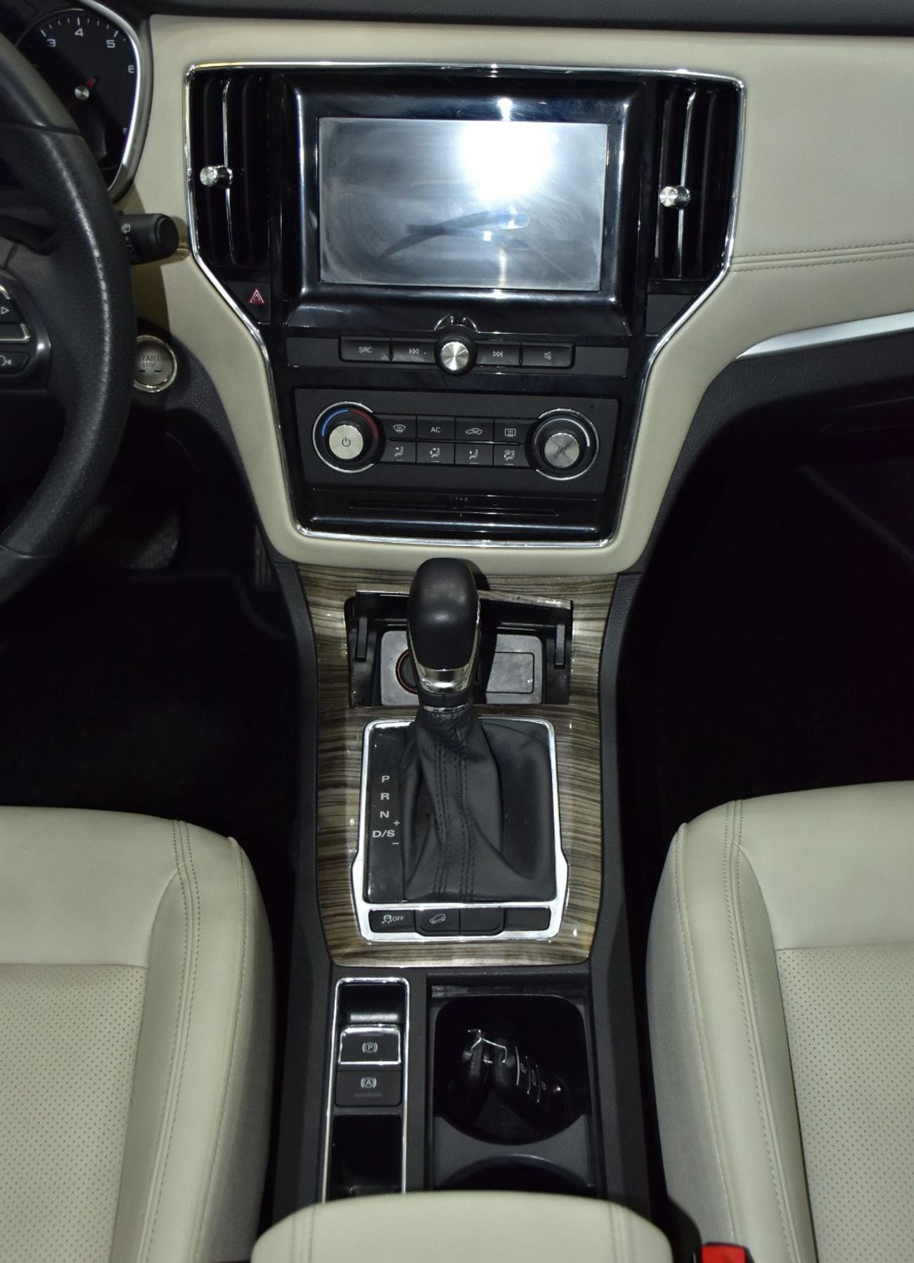 MG RX5 EXCELLENT DEAL for our MG RX5 20T ( 2021 Model ) in Black Color GCC Specs