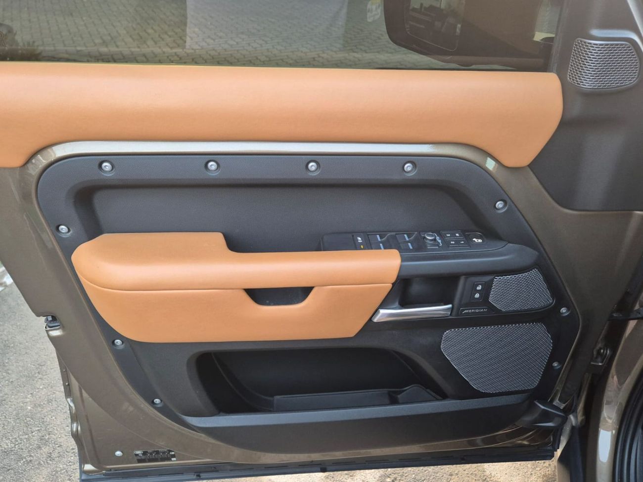 Land Rover Defender P400 110 SE 3.0L (5 Seater)