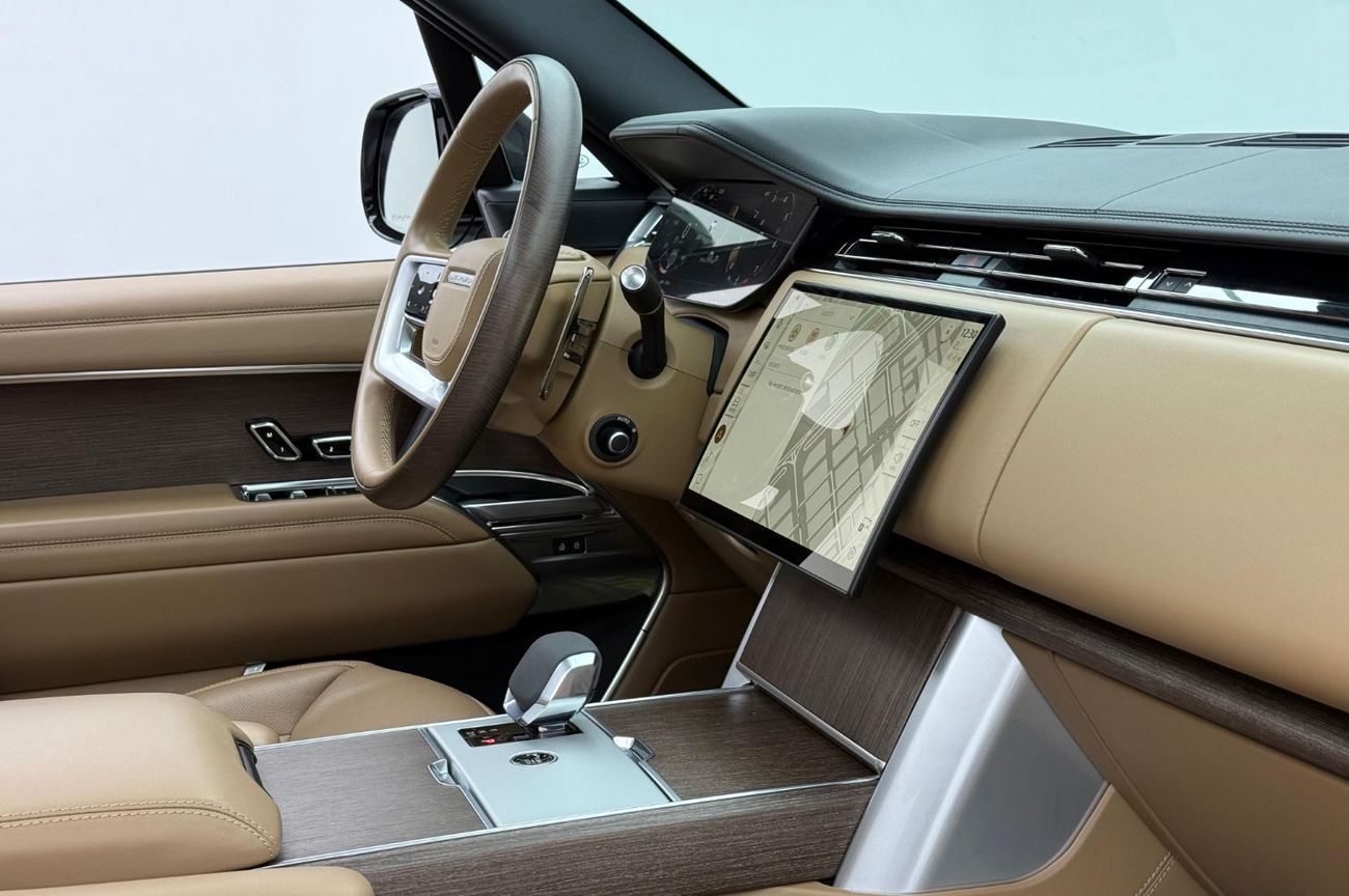 لاند روفر رينج روفر  2024 Range Rover Vogue HSE, 2029 RR Warranty + Service Pack, Very Low Km, Fully Loaded, GCC