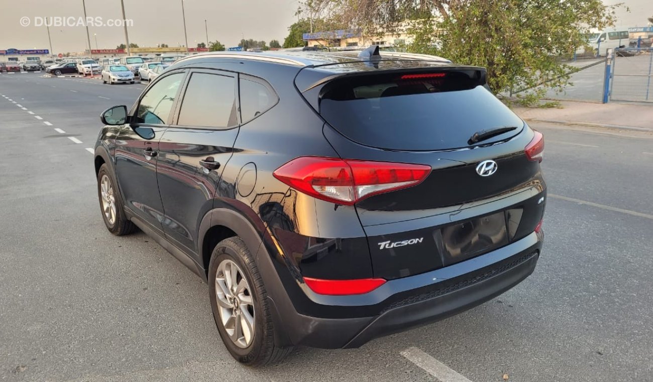 Hyundai Tucson SE