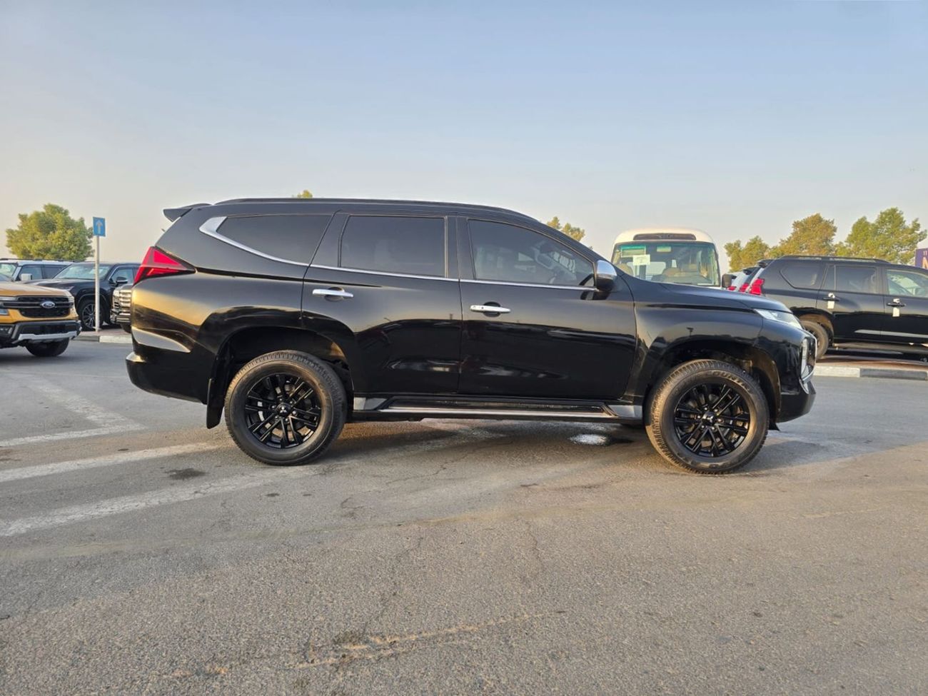 Mitsubishi Pajero 2022 MITSUBISHI PAJERO SUV RHD 2.4 L DIESEL AUTOMATIC (PM06834)