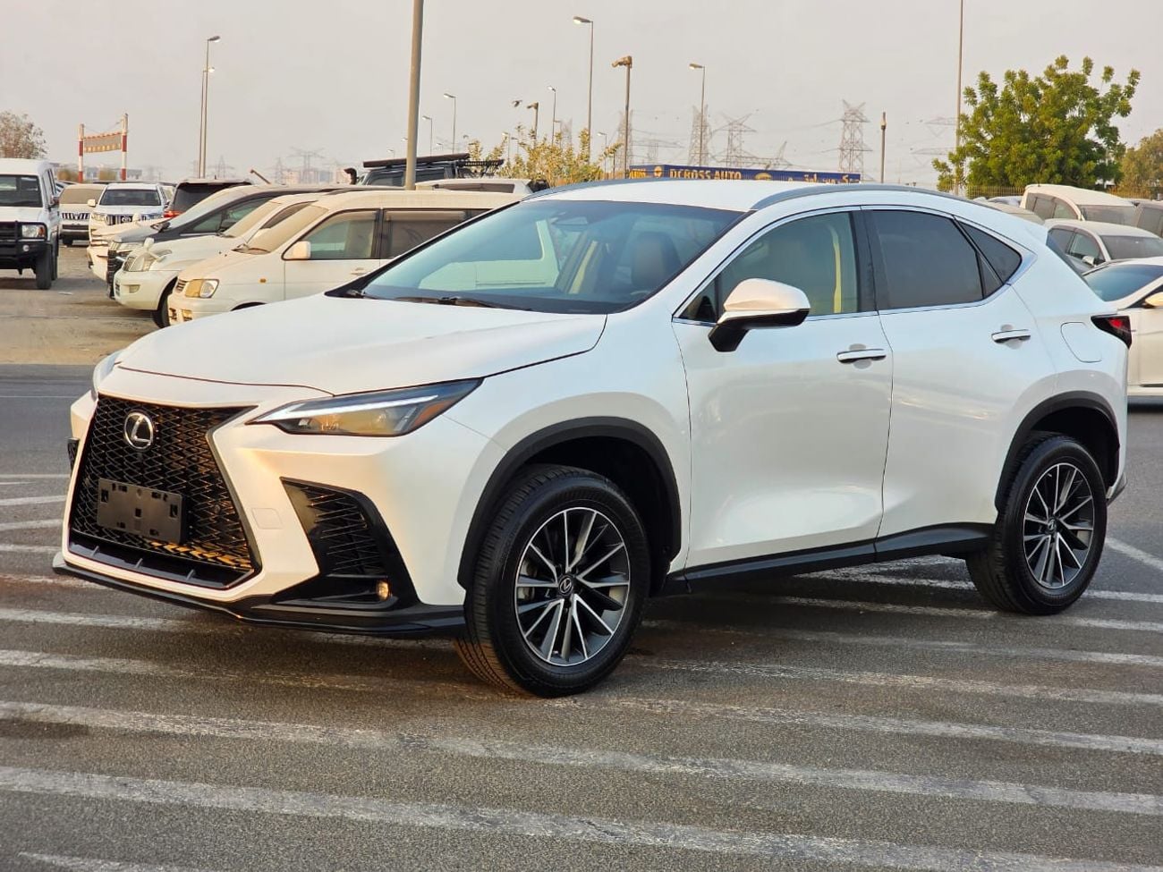 لكزس NX 250 PREMIUM لكزس NX250 موديل 2023، زر ضغط وصندوق خلفي أوتوماتيكي (JTJADCAZ4P2006757)