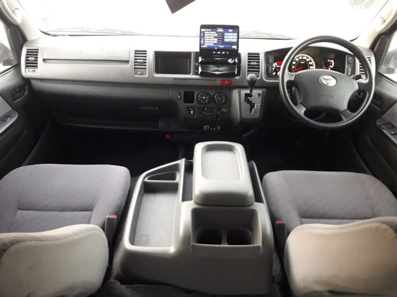 تويوتا هاياس TOYOTA HIACE VAN RIGHT HAND DRIVE (PM1631)