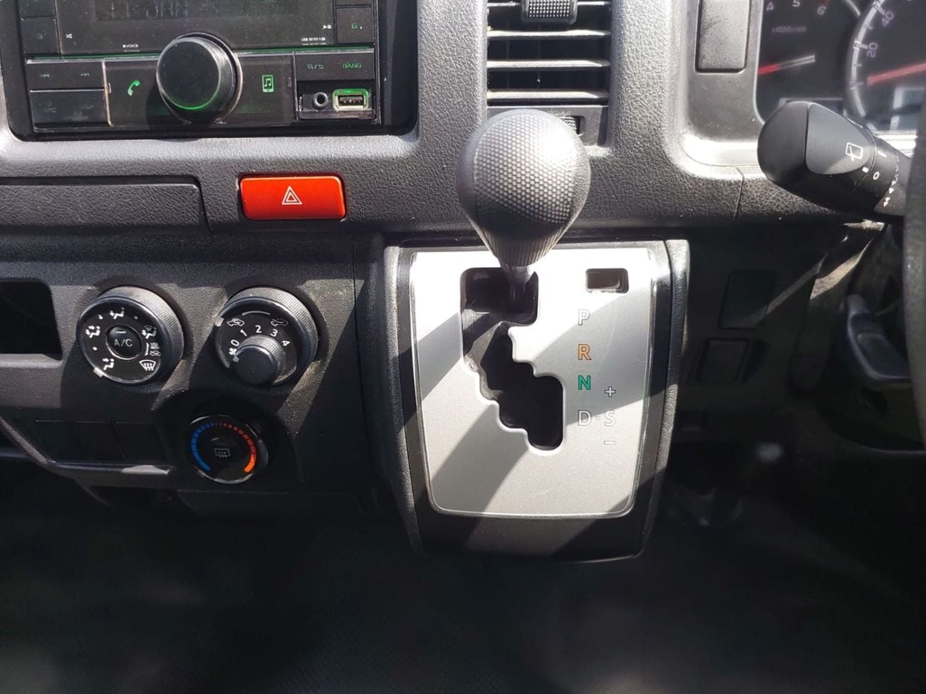 تويوتا هاياس (RAMADAN OFFER) TOYOTA HIACE VAN RHD 2018 MODEL 2.8 L DIESEL AUTOMATIC(PM08223)