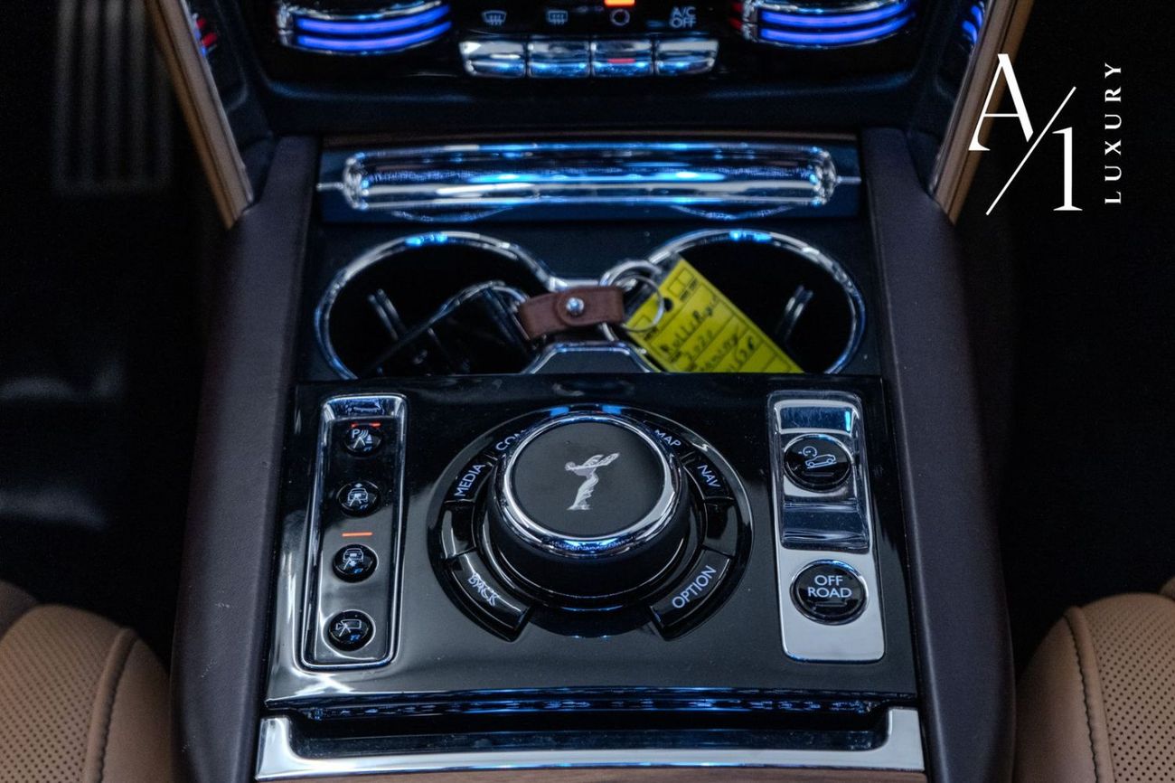 رولز رويس كولينان 2020 Rolls Royce Cullinan Mansory, Warranty, Certificate Available, Full Options, VIP Seats, GCC