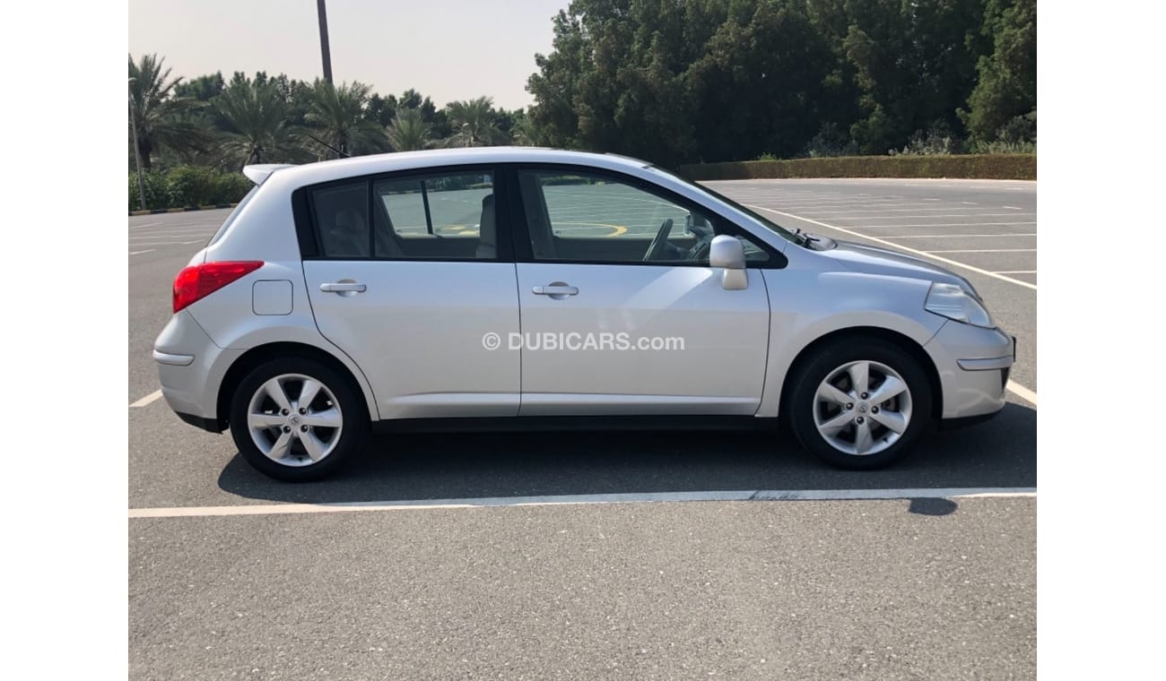 نيسان تيدا موديل 2012 خليجي فل مواصفات فتحه سقف مالك واحد من الوكاله مفتاحين فل مواصفات فتحه سقف