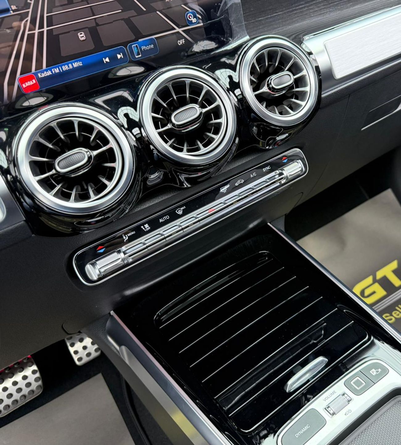 مرسيدس بنز GLB 200 *Brand New* 2026 Mercedes Benz GLB200, 5 Years Mercedes Warranty, Delivery Km, 7 Seater, GCC