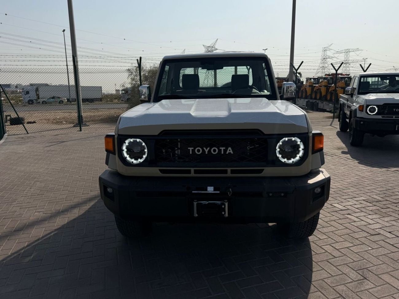 تويوتا لاند كروزر بيك آب