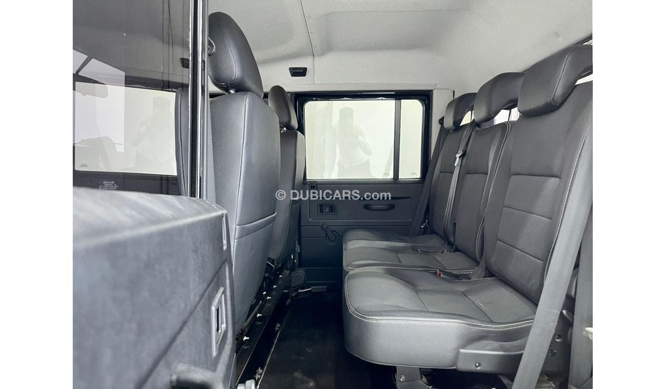 Land Rover Defender 110 2015 Land Rover Defender 110, Full Al Tayer Service History, Warranty, Low Kms, GCC