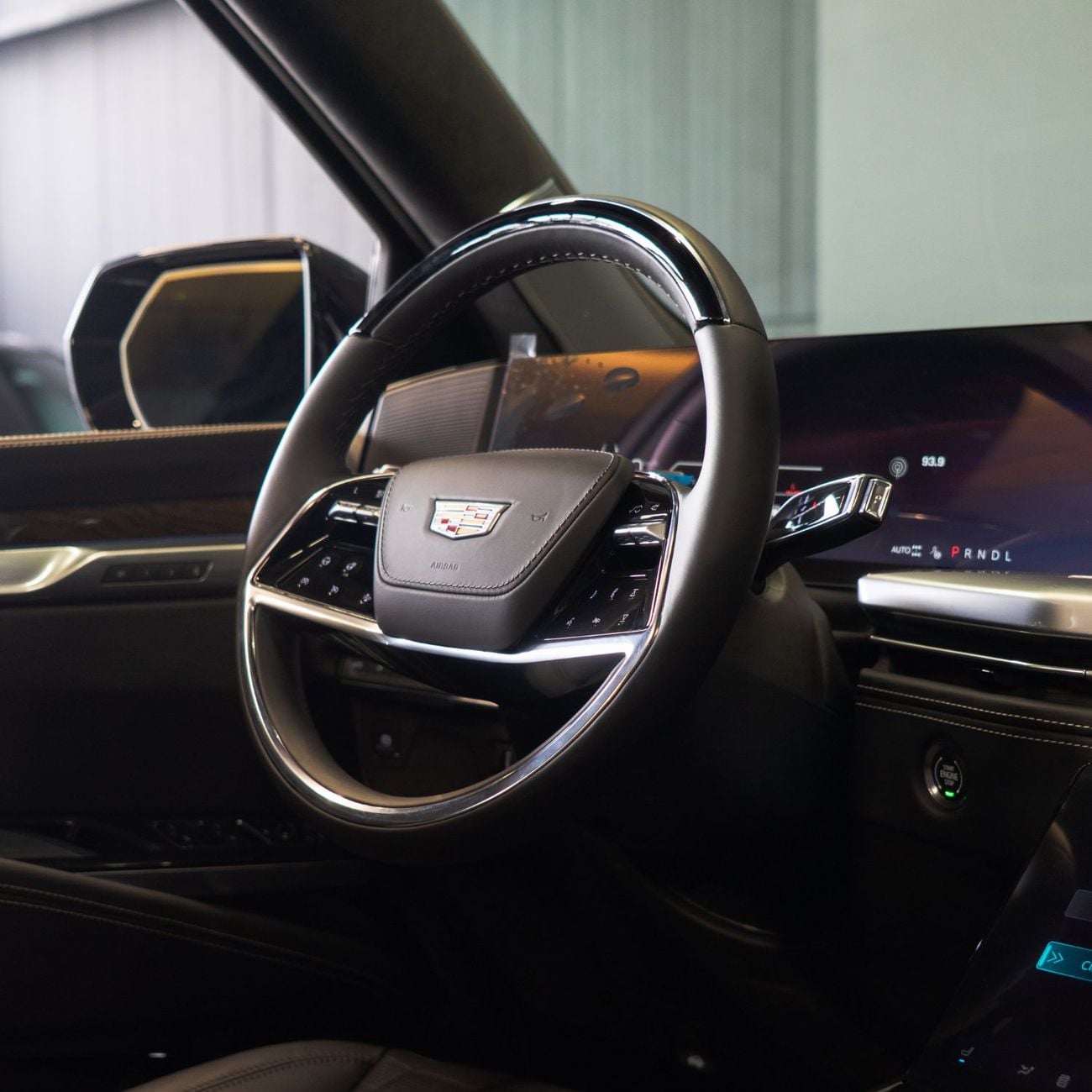 Cadillac Escalade Premium Luxury Platinum 6.2L AWD AED 10,349 P.M • 0% Downpayment • Escalade Premium Luxury Platinum