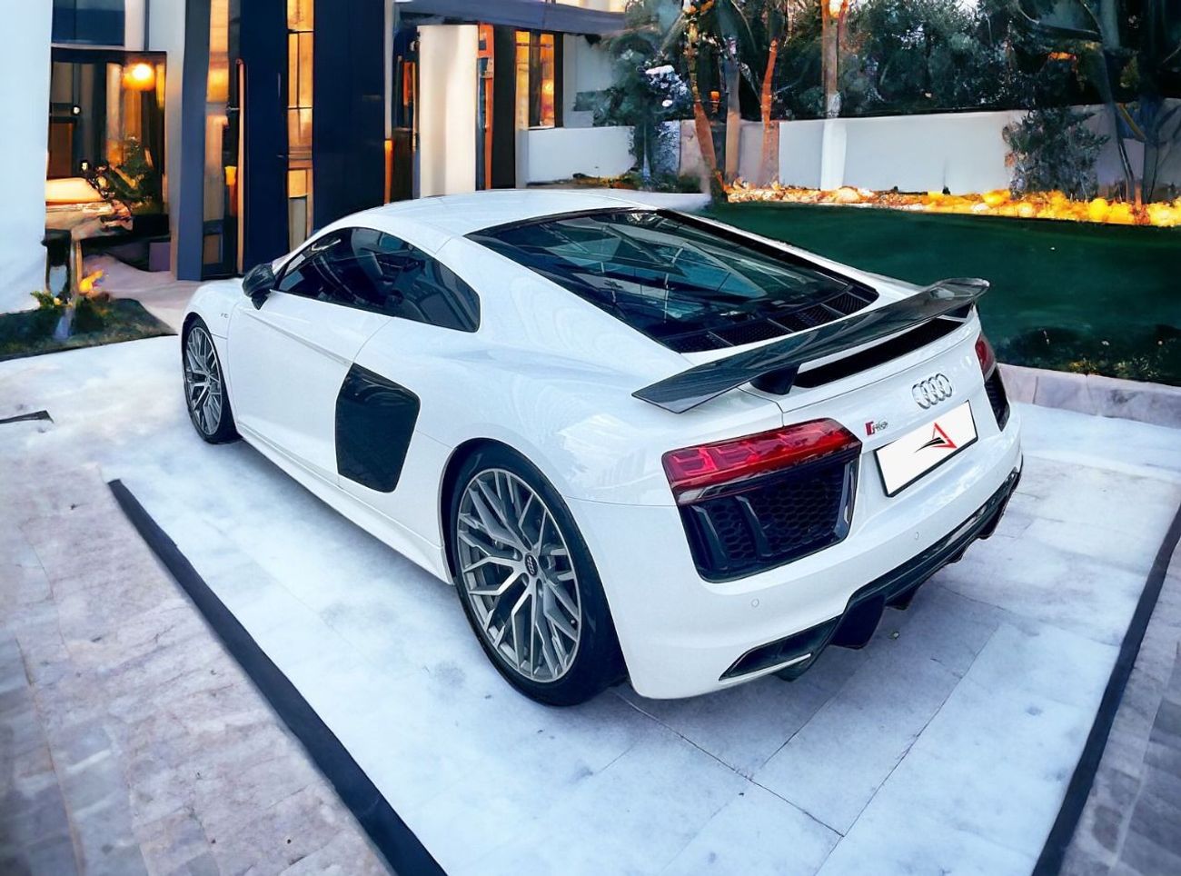 Audi R8 V10 Plus AUDI R8 SPORT PLUS | GCC | FSH | LOW MILEAGE | SUPER CLEAN
