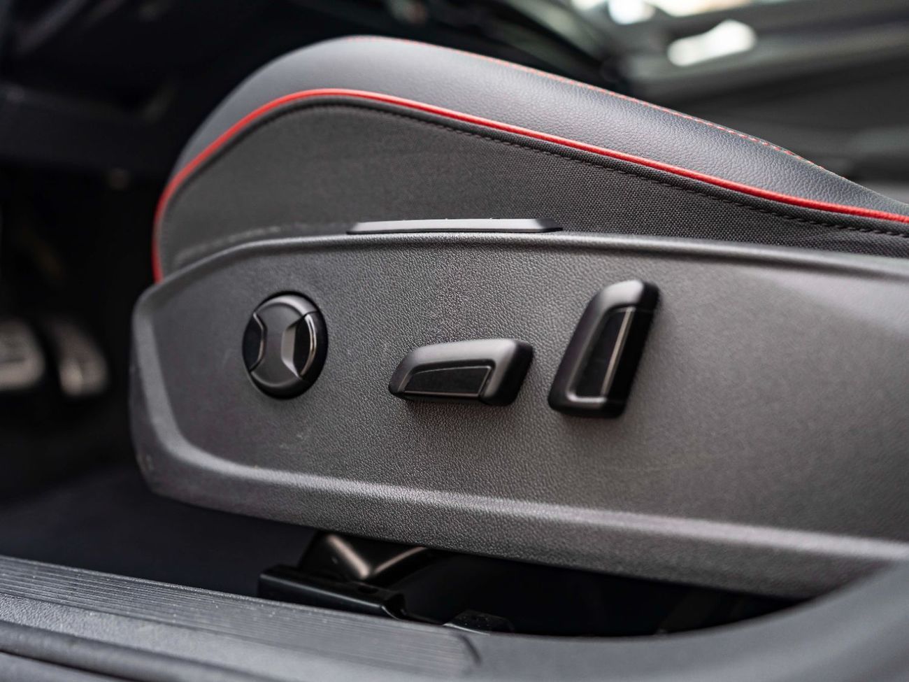 Volkswagen Golf GTI Sport 2.0T