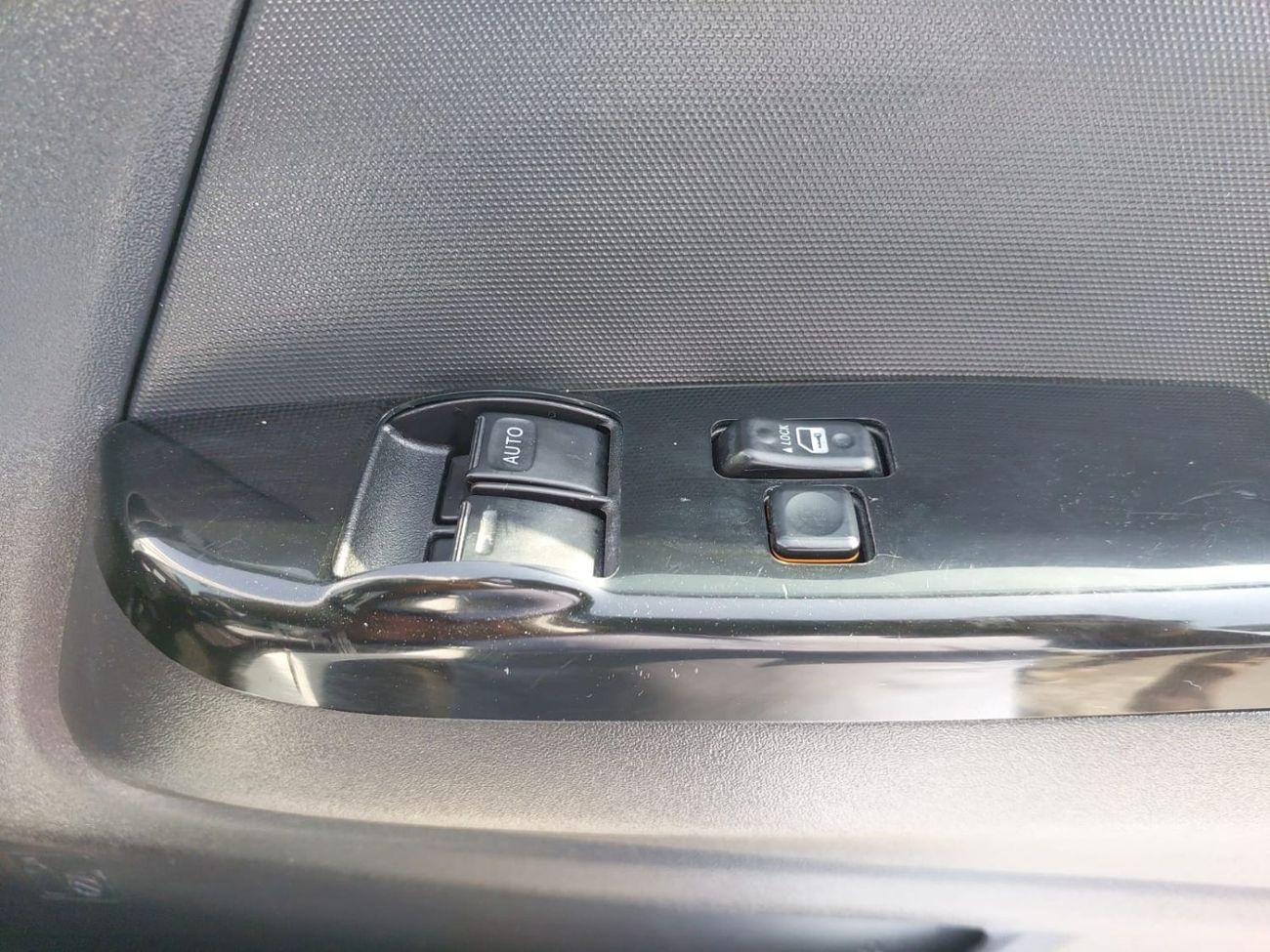 تويوتا هاياس (RAMADAN OFFER) TOYOTA HIACE COMMUTER VAN RHD 2016 MODEL 3.0 L DIESEL AUTOMATIC(PM29828)