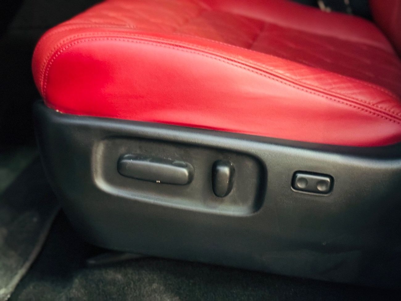 تويوتا لاند كروزر Toyota Land Cruiser 2015 v8 full options VXR