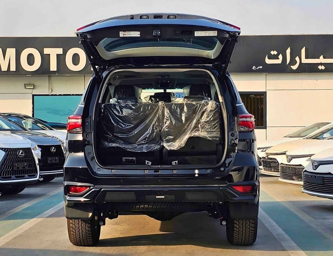 Toyota Fortuner VXR SR5 ADVENTURE / 4.0L V6 PETROL / FRONT PWR SEATS / PUSH START / DIFF LOCK AUTO A/C (CODE # F6HA)
