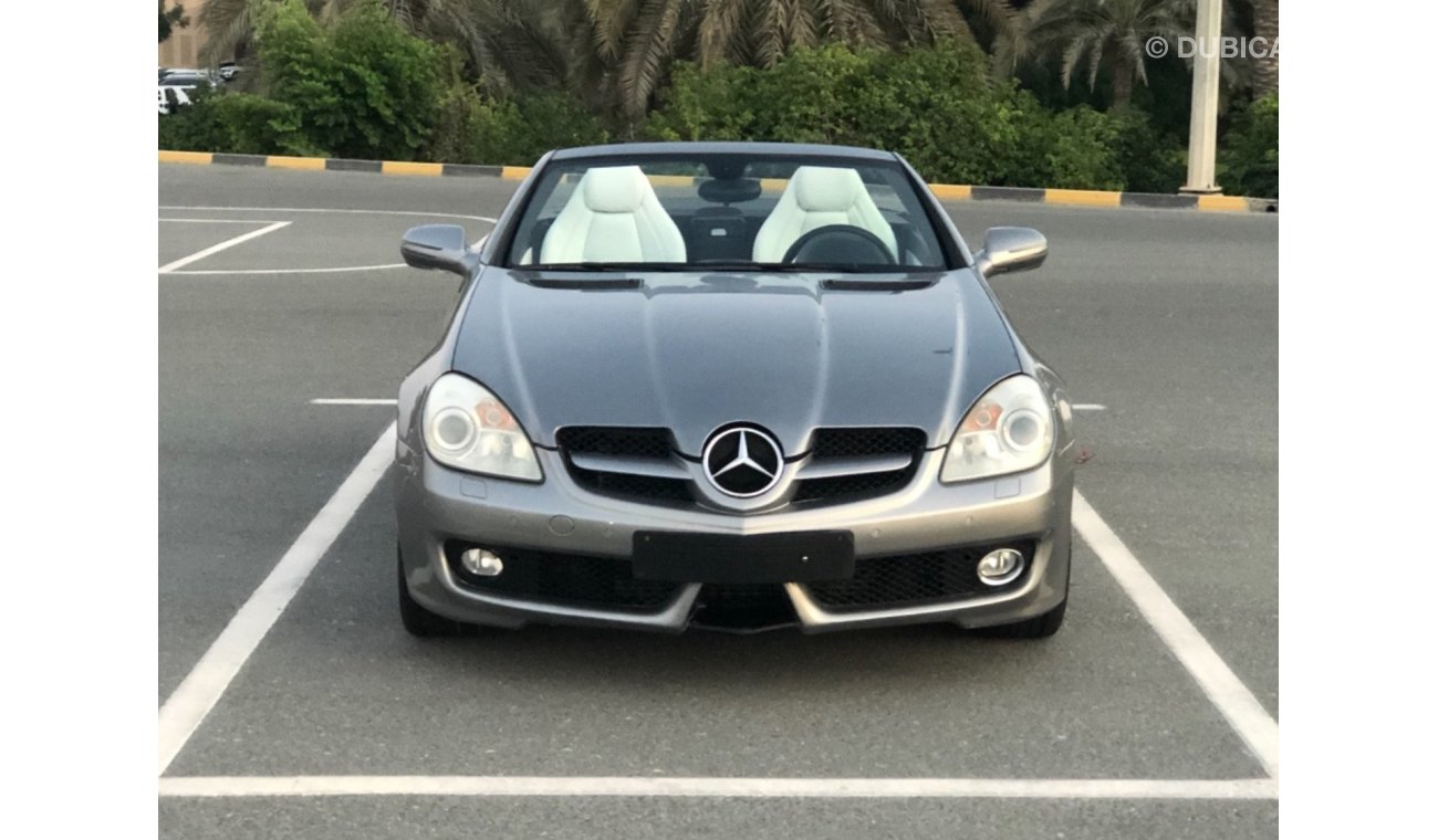 مرسيدس بنز SLK 200 موديل 2009 خليجي حاله ممتازه من الداخل والخارج فل مواصفات