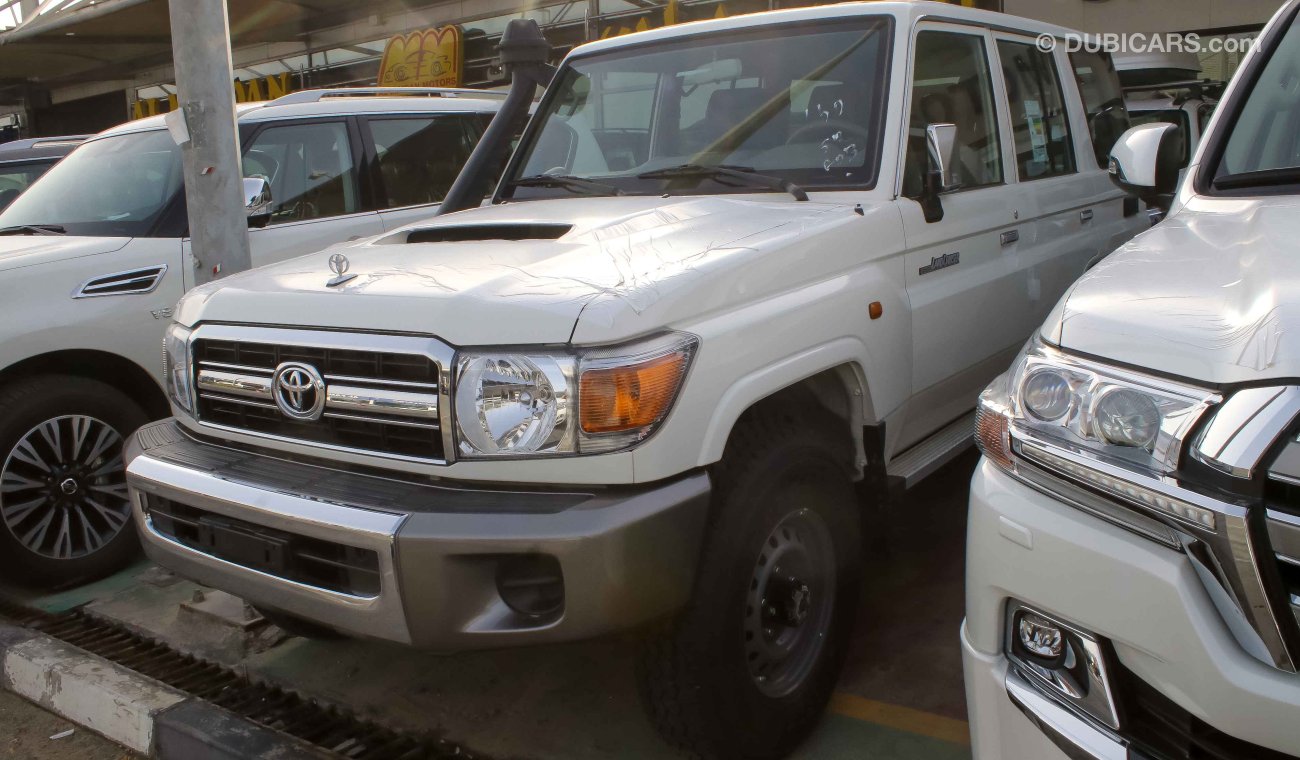 Toyota Land Cruiser LX V8 4WD