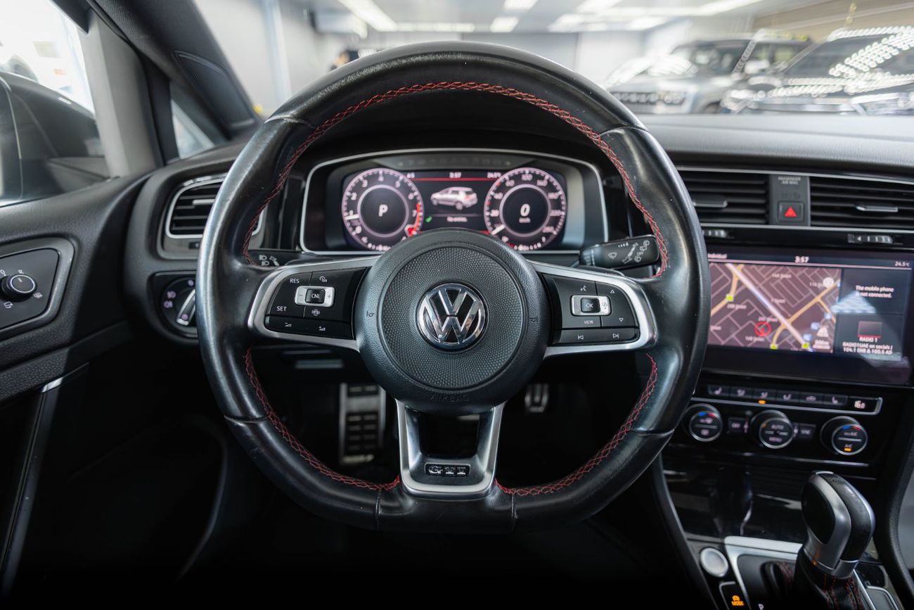 Volkswagen Golf GTI Sport 2.0T