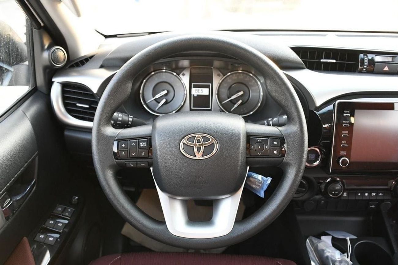 تويوتا هيلوكس 2.7L AUTOMATIC FULL OPTION