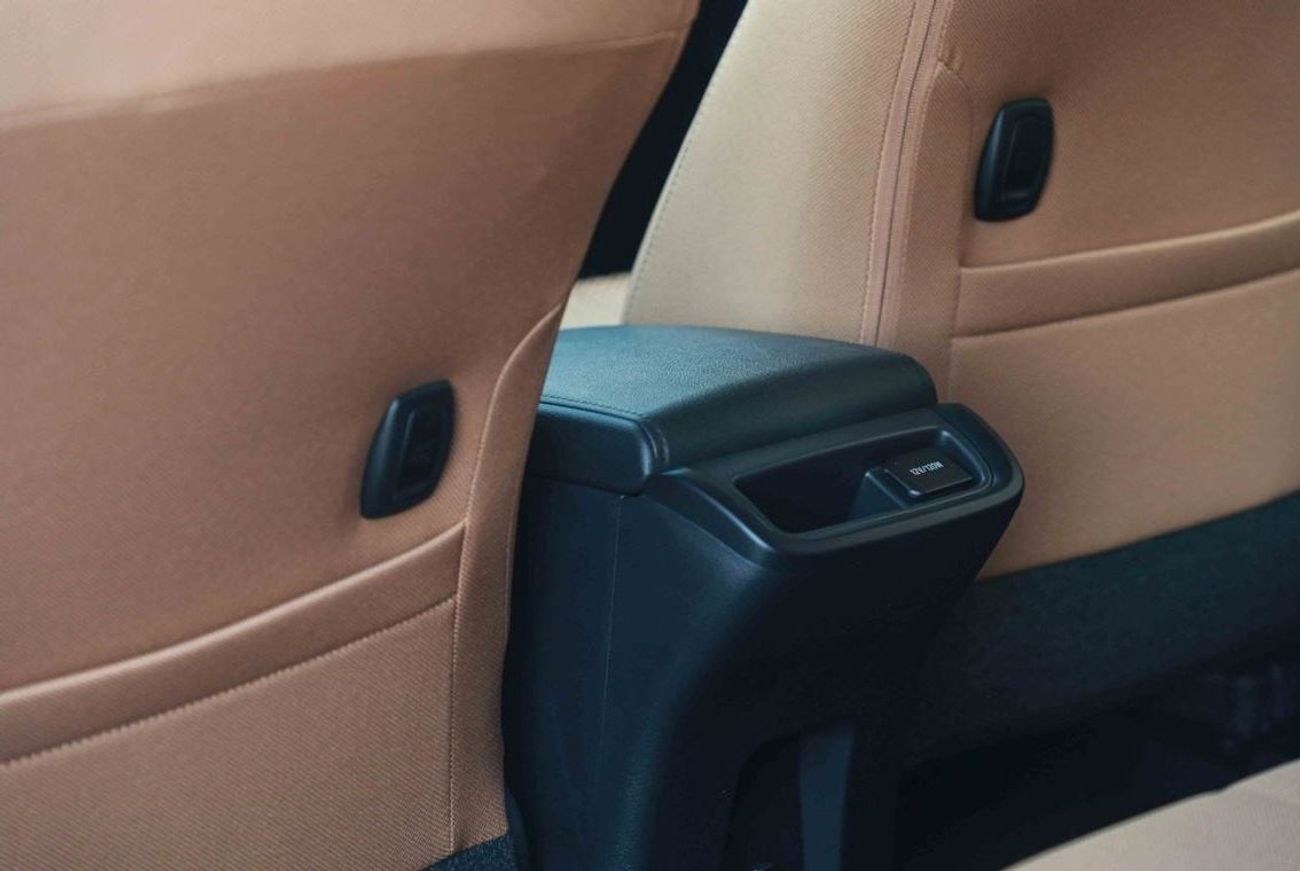 تويوتا فورتونر 2024 TOYOTA FORTUNER LOW 2.4 - PLATINUM WHITE PEARL inside CHAMOIS | Export Only