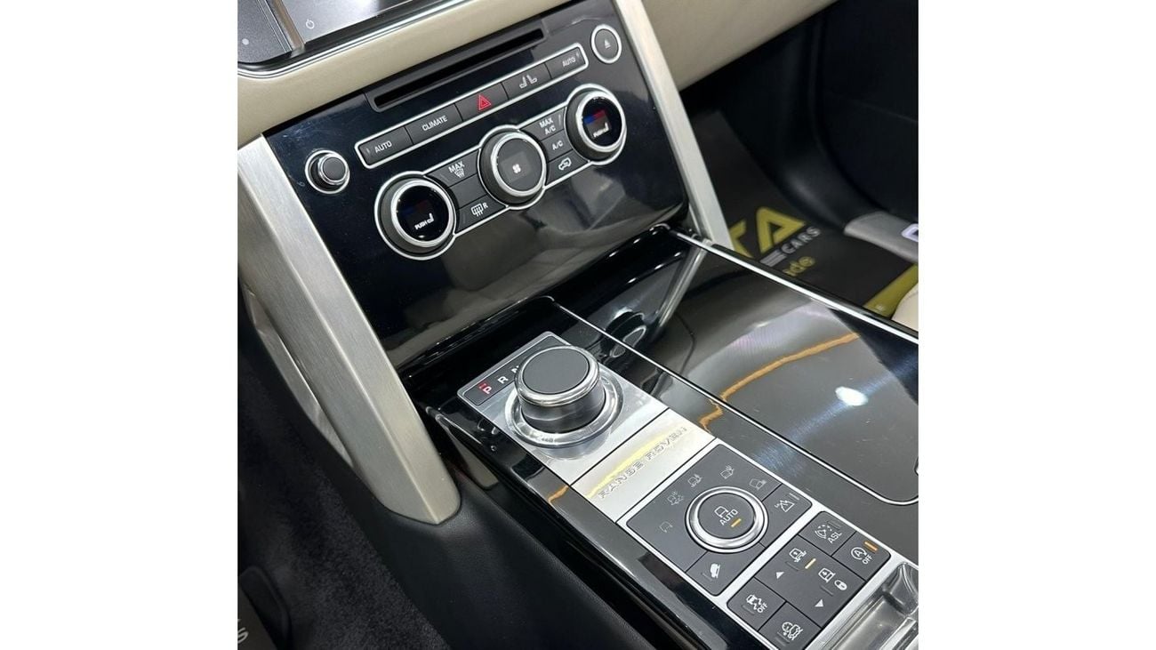 Land Rover Range Rover 2016 Range Rover Vogue SE V8 Supercharged, Full Range Rover Service History, GCC
