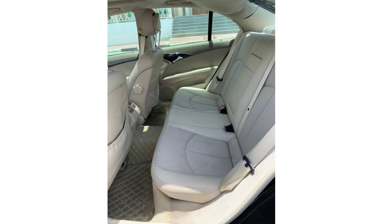 Mercedes-Benz E200 Model 2004 Gulf Full Option Sunroof 4 Cylinder Automatic Transmission in Excellent Condition