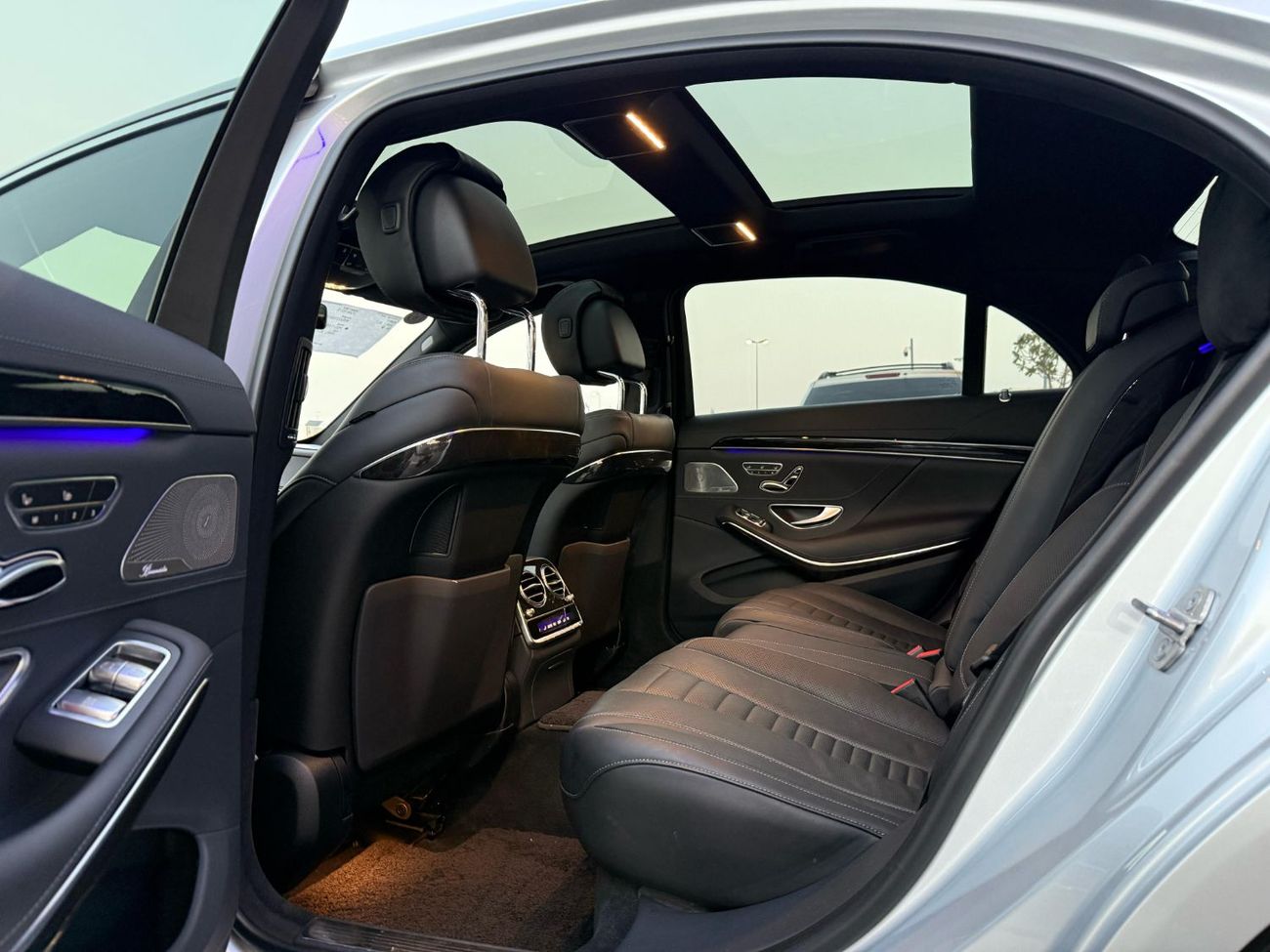 مرسيدس بنز S 560