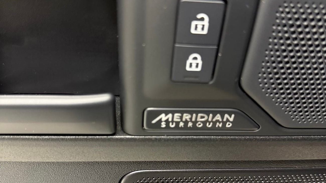 لاند روفر ديفندر 110 P635 OCTA V8