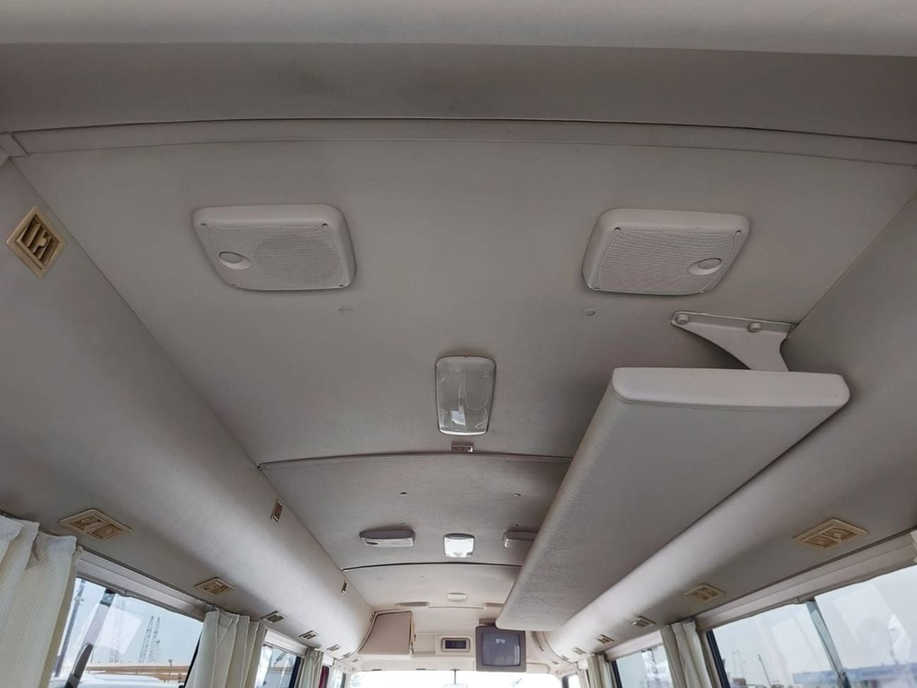 Mitsubishi Rosa 2004 MITSUBISHI ROSA BUS RIGHT HAND DRIVE(PM00362)