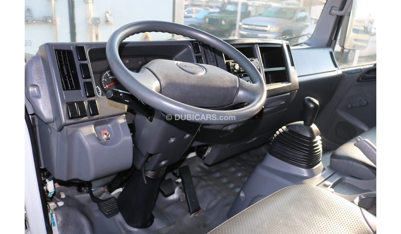 إيسوزو NPR BOX WITH TAIL LIFT 2015 PICKUP WITH GCC SPEC