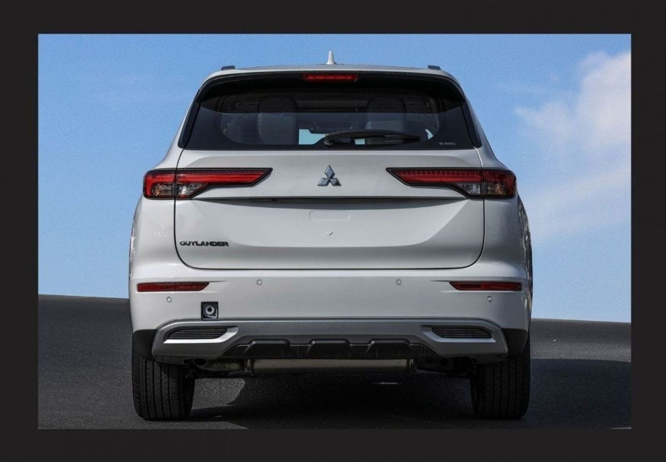 ميتسوبيشي آوتلاندر MITSUBISHI 2.5L Hi-LinePetrol Automatic Full