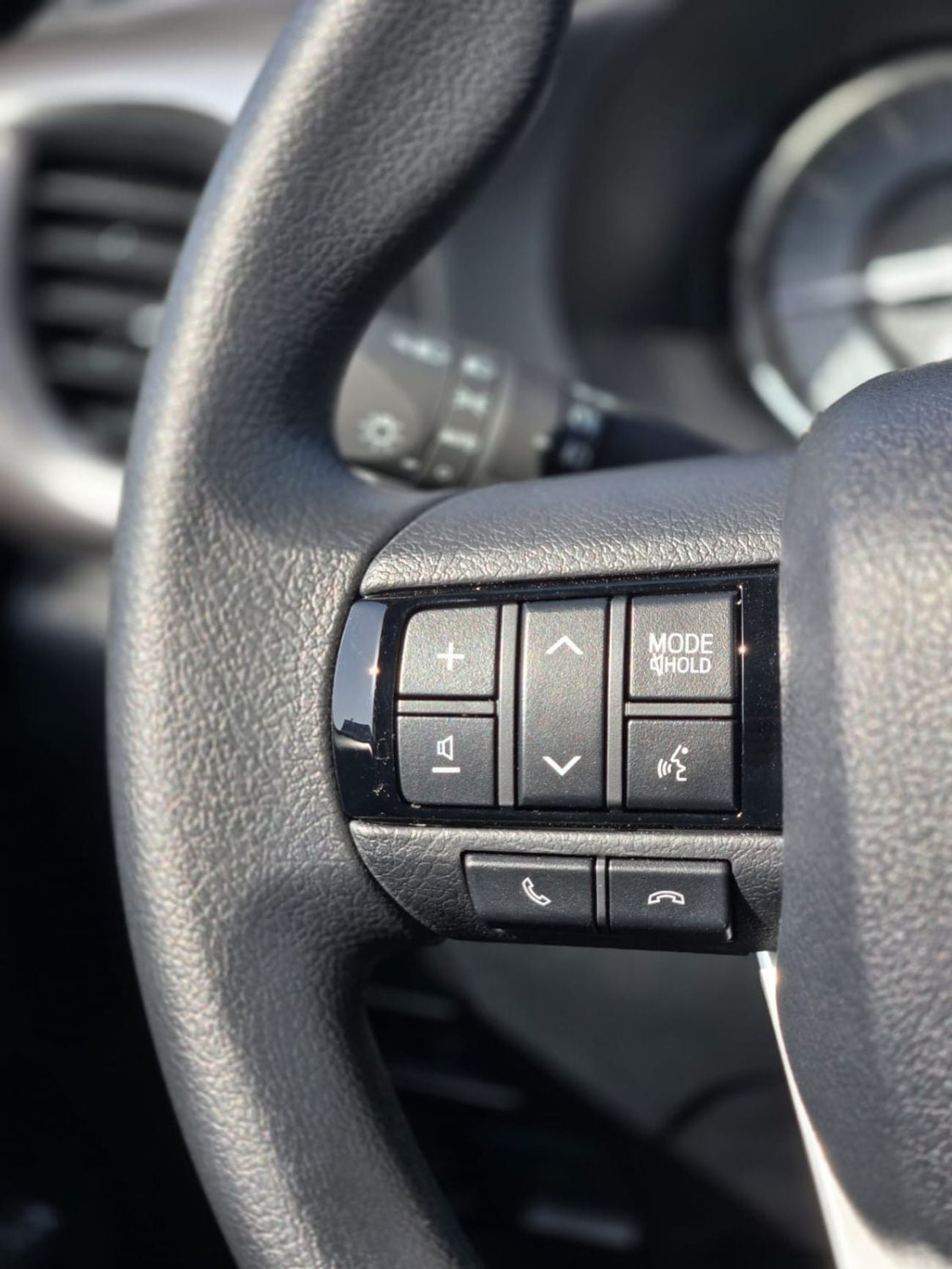 Toyota Hilux 2.7L PETROL GLXS SRS M/T DOUBLE CABIN FULL OPTION PICKUP