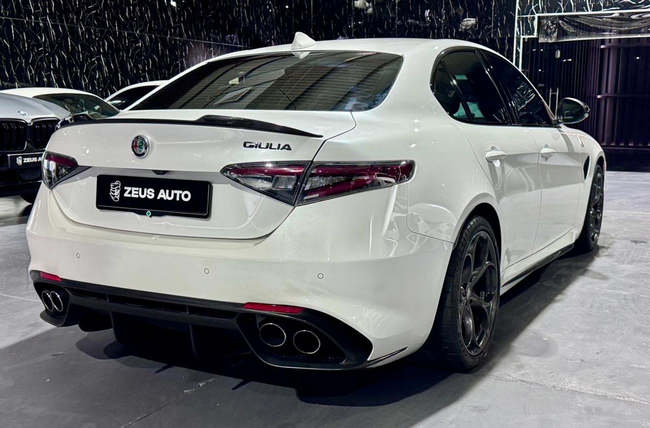 Alfa Romeo Giulia Quadrifoglio 2.9L (510 HP) Alfa Romeo Giulia Quadrifoglio  V6,2.9L (510 HP)