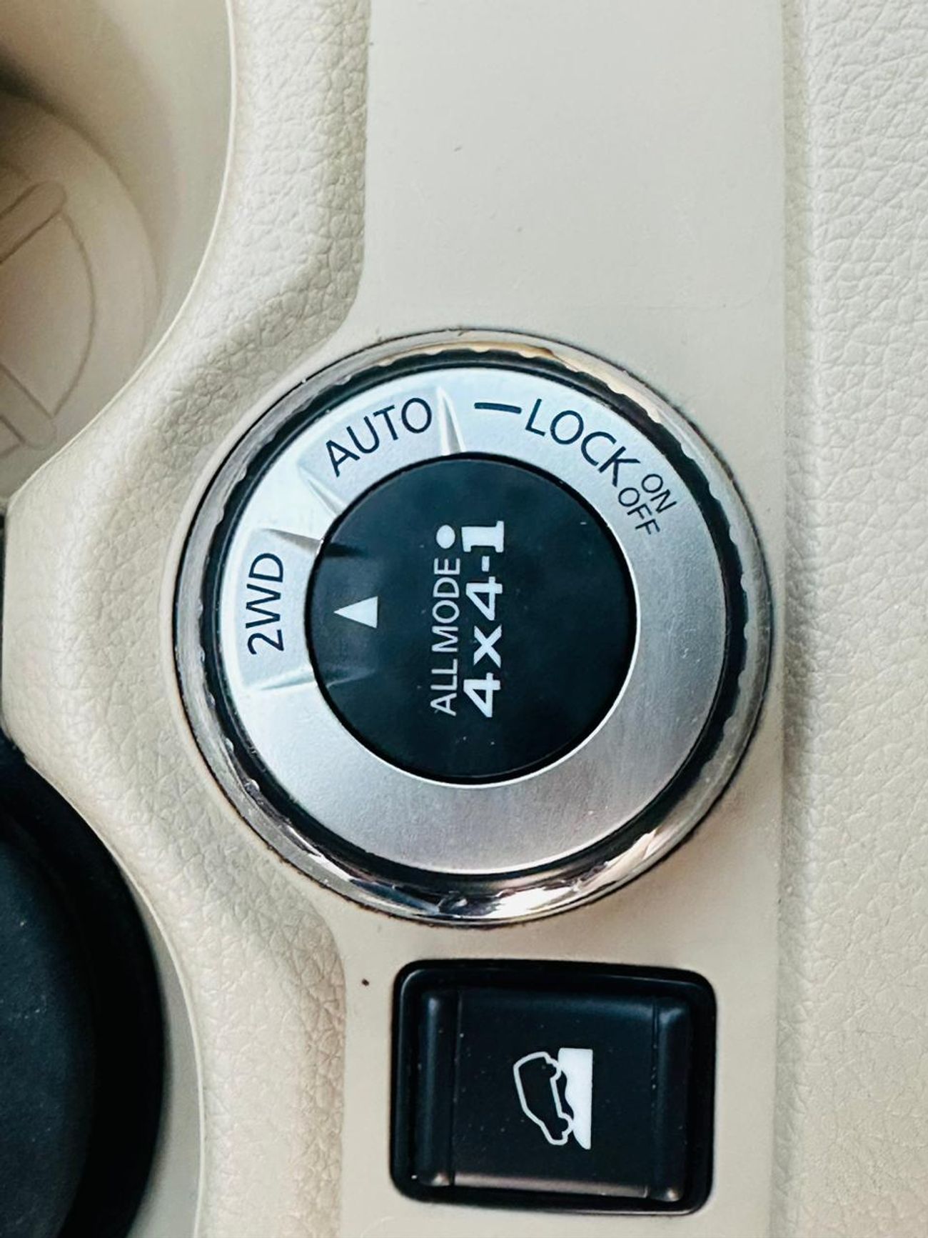 نيسان إكس تريل S 2.5L 4WD (5 Seater)