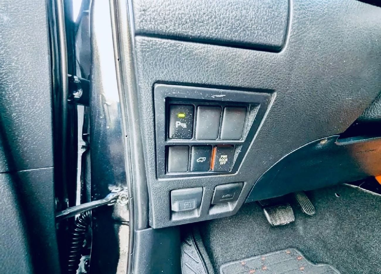 Toyota Fortuner 2.8L . 4 Cylinders . Diesel. SUV/ Crossover. 7 Seats. 5 Doors